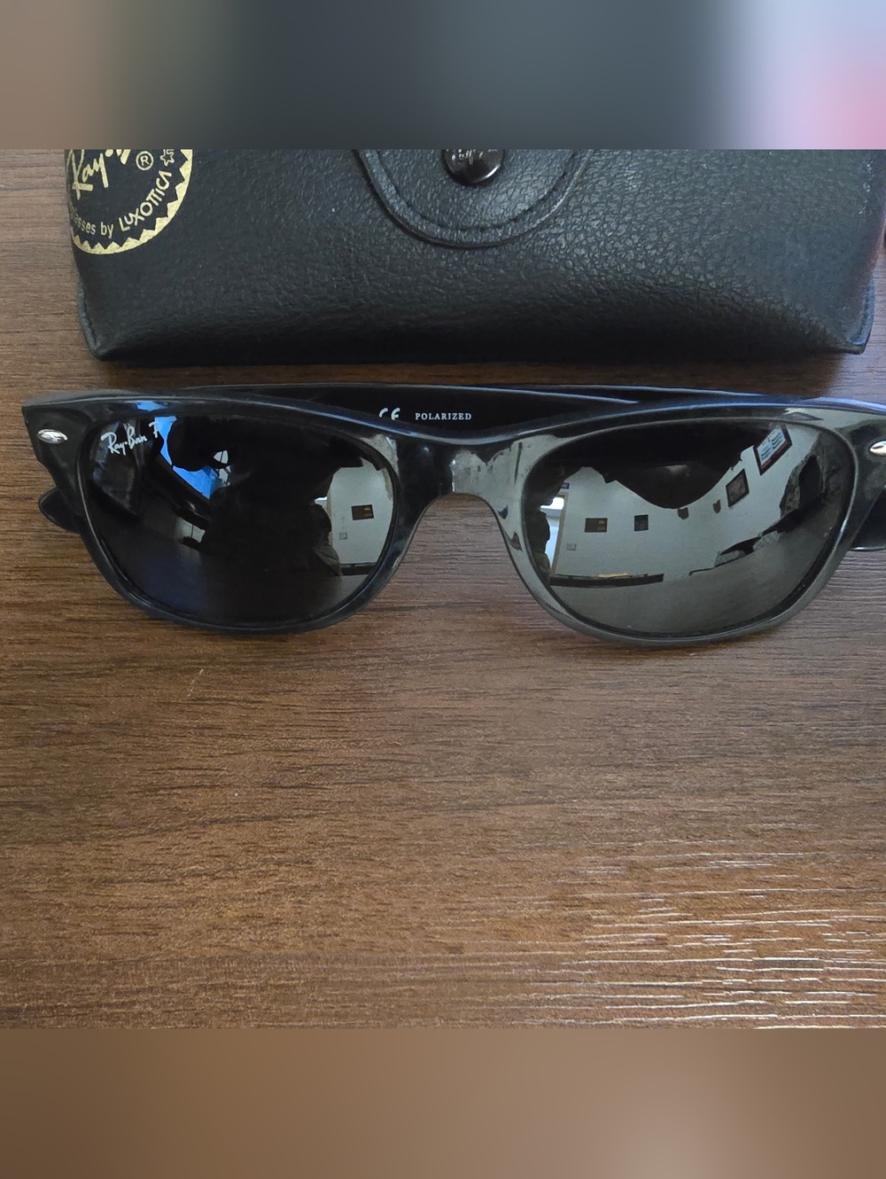 Ray-Ban New Wayfarer RB 2132 901 52-18 3P Black Sunglasses w/ Black Leather Case - Picture 2 of 7